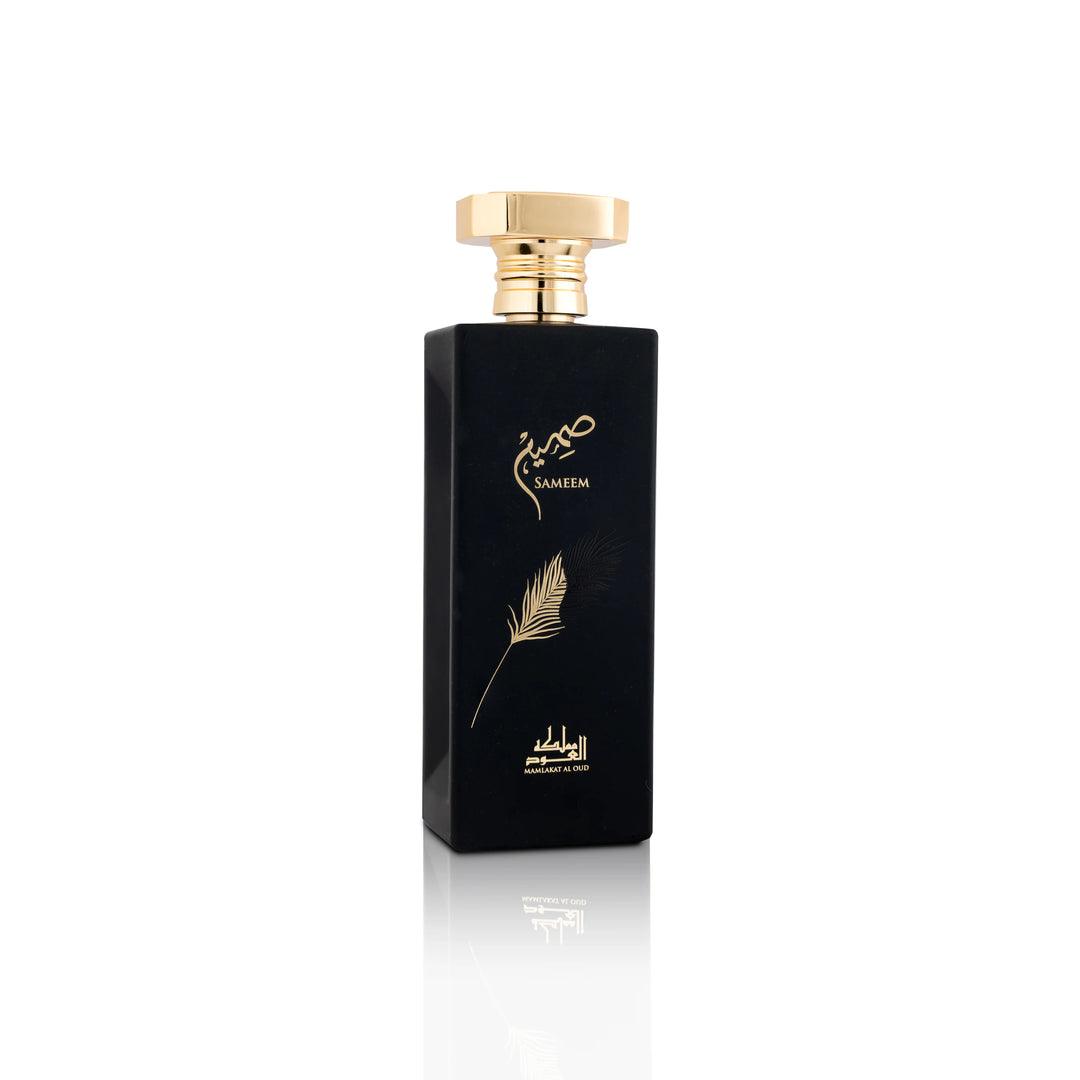 Sameem refined oud perfume with a blend of fresh and earthy notes for a balanced fragrance.